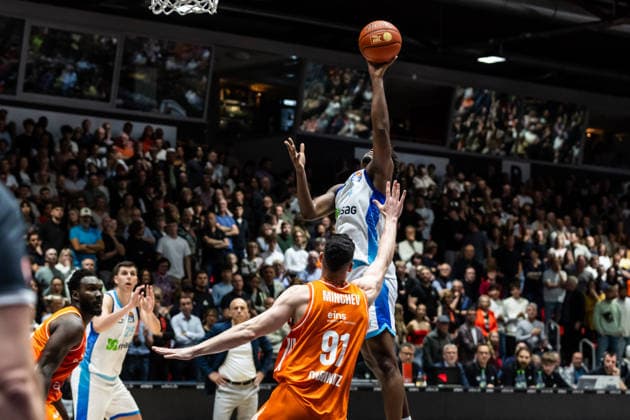 GER, easy Credit Basketball Bundesliga, Niners Chemnitz Frankfurt Skyliners 07 05 2026, Messe, Chemnitz, GER, easy Credit Basketball Bundesliga, Niners Chemnitz Frankfurt Skyliners Nahiem Alleyne Frankfurt Skyliners 4 , Yordan Minchev Niners Chemnitz, 91 Foto Alexander Trienitz Chemnitz Messe Sachsen Germany