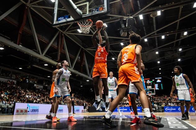 GER, easy Credit Basketball Bundesliga, Niners Chemnitz Frankfurt Skyliners 07 05 2026, Messe, Chemnitz, GER, easy Credit Basketball Bundesliga, Niners Chemnitz Frankfurt Skyliners Amadou Sow Niners Chemnitz, 12 Foto Alexander Trienitz Chemnitz Messe Sachsen Germany