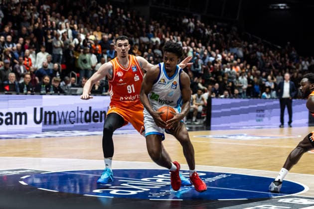 GER, easy Credit Basketball Bundesliga, Niners Chemnitz Frankfurt Skyliners 07 05 2026, Messe, Chemnitz, GER, easy Credit Basketball Bundesliga, Niners Chemnitz Frankfurt Skyliners Nahiem Alleyne Frankfurt Skyliners 4 , Yordan Minchev Niners Chemnitz, 91 Foto Alexander Trienitz Chemnitz Messe Sachsen Germany