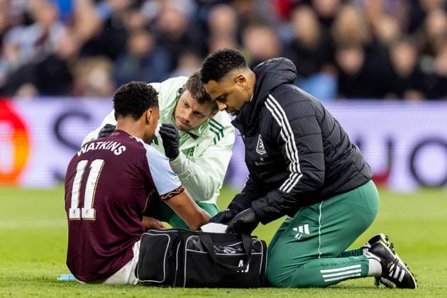 Aston Villa v Nottingham Forest, Europa League, Semi-Final Aston Villa forward Ollie Watkins (11) given medical attention after clash of heads during the Europa League semi final second leg match between Aston Villa and Nottingham Forest at Villa Park, Birmingham, UK on 7 May 2026. Birmingham Villa Park West Midlands UK Editorial use only , Copyright: xManjitxNarotrax PSI-24205-0082