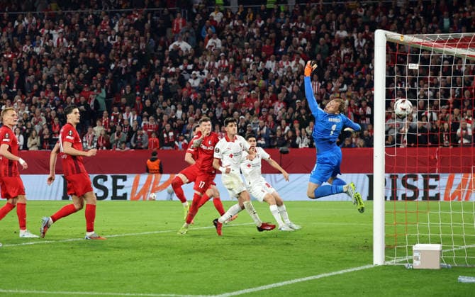 07 05 26 SC Freiburg SC Braga Germany, Freiburg, 07 05 2026, Football, Europa League, Season 2025 2026, Semi-final, SC Freiburg SC Braga Lukas Kübler SC Freiburg Goal 3 0 Kübler