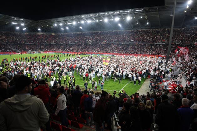 07 05 26 SC Freiburg SC Braga Germany, Freiburg, 07 05 2026, Football, Europa League, Season 2025 2026, Semi-final, SC Freiburg SC Braga SC Freiburg Fans Final Cheer Platzsturm