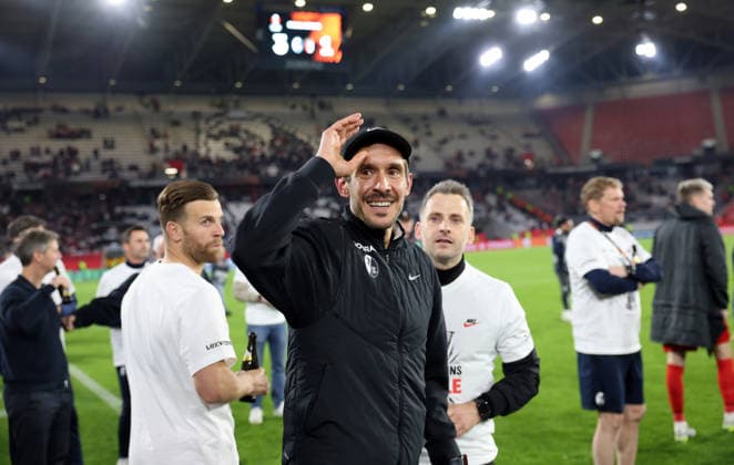 07 05 26 SC Freiburg SC Braga Germany, Freiburg, 07 05 2026, football, Europa League, season 2025 2026, semi-final, SC Freiburg SC Braga Julian Schuster coach SC Freiburg final cheer