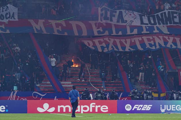 Independiente Medellin v Flamengo - Copa Conmebol Libertadores Medellin, Colombia - May 7: Fans of Independiente Medellin walk the stands amid the game cancellation due incidents in the Copa Conmebol Libertadores match between Independiente Medellin and Flamengo at Atanasio Girardot Stadium on May 7, 2026 in Medellin, Colombia. Photo by: Camila Ortega Latin Images Medellin Atanasio Girardot Stadium Colombia Colombia Copyright: xLatinxSportxImagesx