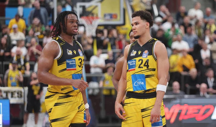 Ludwigsburg , easyCredit Basketball Bundesliga MHP Riesen Ludwigsburg vs Bayern Munich , from left Keeshawn Kellman Brandon Tischler Riesen