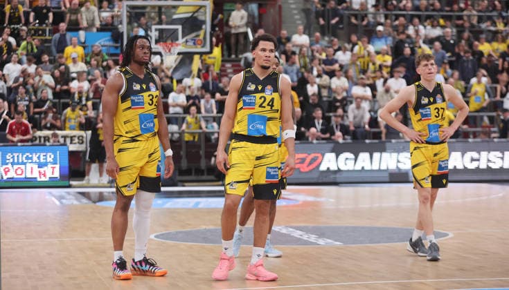 Ludwigsburg , easyCredit Basketball Bundesliga MHP Riesen Ludwigsburg vs Bayern Munich , from left Keeshawn Kellman Brandon Tischler Julis Baumer Riesen