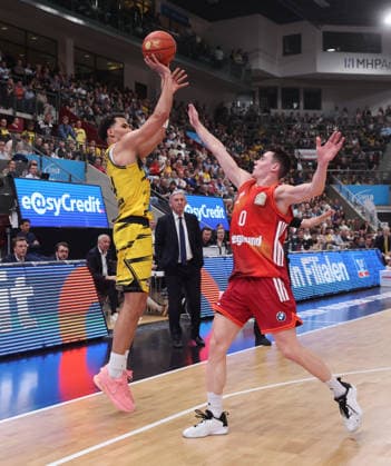 Ludwigsburg , easyCredit Basketball Bundesliga MHP Riesen Ludwigsburg vs Bayern Munich , from left Brandon Tischler Riesen Nenad Dimitrijevic Bayern