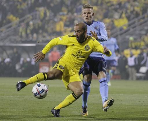 October 31, 2017 - Columbus, OH, USA - Columbus Crew forward Federico Higuain (10) takes a shot past New York City FC midfielder Alexander Ring (8) during the first half of an MLS, Fussball Herren, USA Eastern Conference Semifinal playoff game against the New York City FC in Columbus, Ohio, on Tuesday, Oct. 31, 2017. Copyright: xAdamxCairnsx