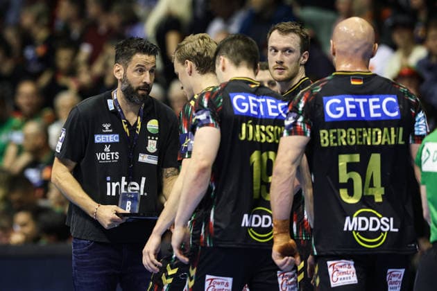 Coach Bennet Wiegert with f l Gisli Kristjansson SC Magdeburg,10 , Elvar Örn Jonsson SC Magdeburg,19 , Felix Claar SC Magdeburg,7 , Oscar Bergendahl SC Magdeburg,54 Quarterfinals Handball Machineseeker Champions League Season 2025 2026 SC Magdeburg vs SC Pick Szeged at the GETEC Arena in Magdeburg Handball,Germany,07 05 2026