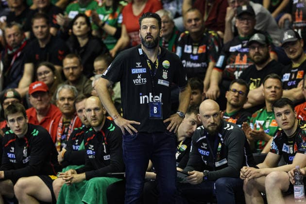 Coach Bennet Wiegert SC Magdeburg with f l Christian O Sullivan SC Magdeburg,24 , Co Coach Yves Grafenhorst SC Magdeburg , Elvar Örn Jonsson SC Magdeburg,19 Quarterfinals Handball Machineseeker Champions League Season 2025 2026 SC Magdeburg vs SC Pick Szeged in the GETEC Arena in Magdeburg Handball,Germany,07 05 2026