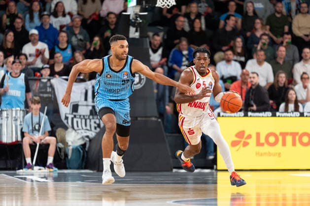 Marcus Carr Wuerzburg Baskets, 5 on the dribble, Kenneth Ogbe Veolia Towers Hamburg, 25 , GER, Veolia Towers Hamburg vs Fitness First Wuerzburg Baskets, Basketball, BBL, Matchday 33, Season 2025 2026, 07 05 2026 GER, Veolia Towers Hamburg vs Fitness First Wuerzburg Baskets, Basketball, BBL, Matchday 33, Season 2025 2026, 07 05 2026 Hamburg Copyright: xEibner-Pressefoto MaxxVincenx EP_MVN