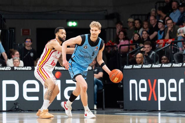 Zsombor Maronka Veolia Towers Hamburg, 05 on the dribble, GER, Veolia Towers Hamburg vs Fitness First Wuerzburg Baskets, Basketball, BBL, Matchday 33, Season 2025 2026, 07 05 2026 GER, Veolia Towers Hamburg vs Fitness First Wuerzburg Baskets, Basketball, BBL, Matchday 33, Season 2025 2026, 07 05 2026 Hamburg Copyright: xEibner-Pressefoto MaxxVincenx EP_MVN