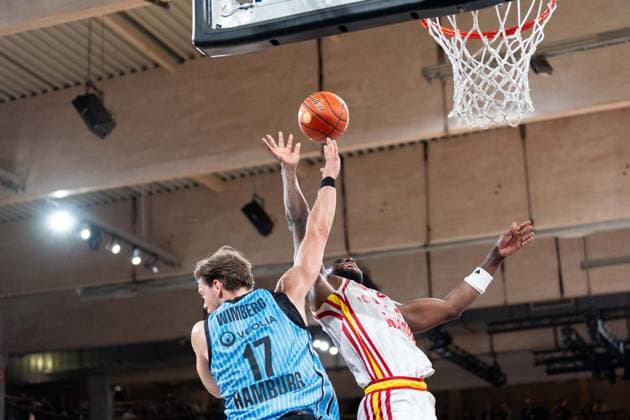Niklas Wimberg Veolia Towers Hamburg, 17 in duel with Eddy Edigin Jr Wuerzburg Baskets, 27 , GER, Veolia Towers Hamburg vs Fitness First Wuerzburg Baskets, Basketball, BBL, Matchday 33, Season 2025 2026, 07 05 2026 GER, Veolia Towers Hamburg vs Fitness First Wuerzburg Baskets, Basketball, BBL, Matchday 33, Season 2025 2026, 07 05 2026 Hamburg Copyright: xEibner-Pressefoto MaxxVincenx EP_MVN