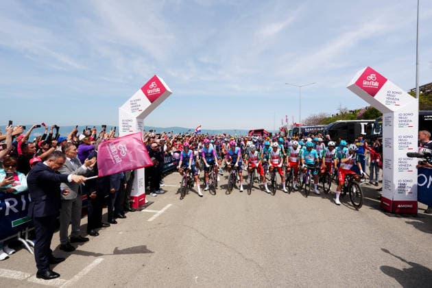 The start of the race during Stage 1 of the Giro d™Italia, from Nessebar to Burgas, Bulgaria, Friday, May 8, 2026.  Copyright: xMassimoxPaolone LaPressex