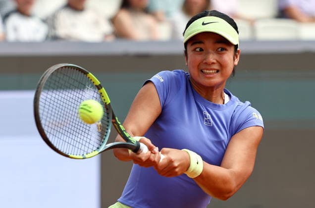 (260508) -- ROME, May 8, 2026 -- Alexandra Eala hits a return during the women s singles round of 64 match between Wang Xinyu of China and Alexandra Eala of the Philippines at the WTA, Tennis Damen Italian Open in Rome, Italy, May 8, 2026. ) (SP)ITALY-ROME-TENNIS-WTA-ITALIAN OPEN-WOMEN S SINGLES WangxKaiyan 