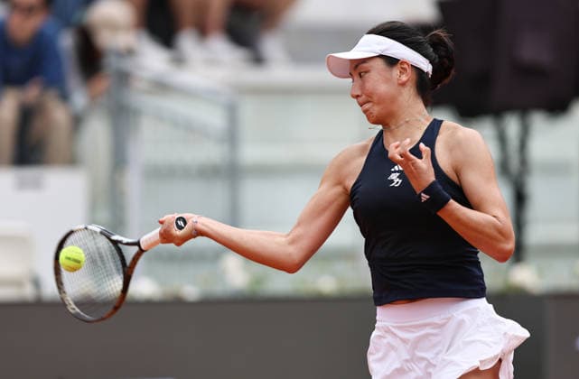 (260508) -- ROME, May 8, 2026 -- Wang Xinyu hits a return during the women s singles round of 64 match between Wang Xinyu of China and Alexandra Eala of the Philippines at the WTA, Tennis Damen Italian Open in Rome, Italy, May 8, 2026. ) (SP)ITALY-ROME-TENNIS-WTA-ITALIAN OPEN-WOMEN S SINGLES WangxKaiyan 