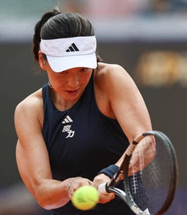 (260508) -- ROME, May 8, 2026 -- Wang Xinyu hits a return during the women s singles round of 64 match between Wang Xinyu of China and Alexandra Eala of the Philippines at the WTA, Tennis Damen Italian Open in Rome, Italy, May 8, 2026. ) (SP)ITALY-ROME-TENNIS-WTA-ITALIAN OPEN-WOMEN S SINGLES WangxKaiyan 