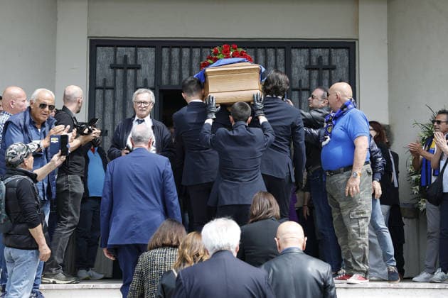 News - The Funeral Of Evaristo Beccalossi The coffin during Evaristo Beccalossi funerals at Conversione of San Paolo Church on May 08, 2026 in Brescia, Italy. The former Brescia and Internazionale FC footballer died in Brescia at the age of 69. Brescia Brescia Italy Copyright: xRichardxMorganox xLiveMediax LPN_2439071