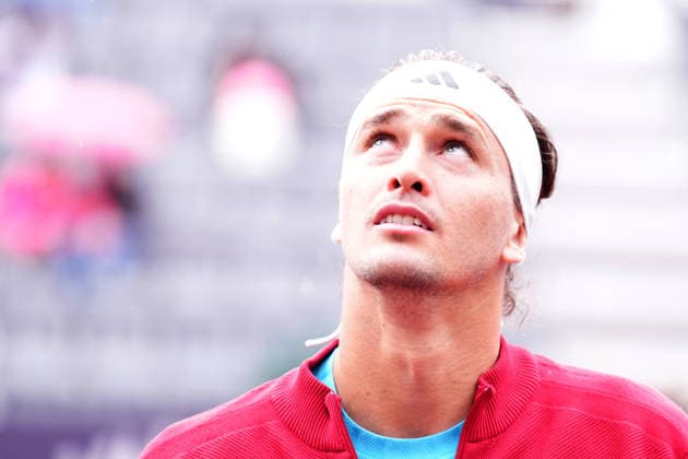 Alexander Zverev (GER) returns to the tunnel due to rain during the match between Daniel Altmaier (GER) vs Alexander Zverev (GER) at the Italian Open in Rome, Friday, May 8, 2026. (Alfredo Falcone LaPresse)  Copyright: xAlfredoxFalcone LaPressex