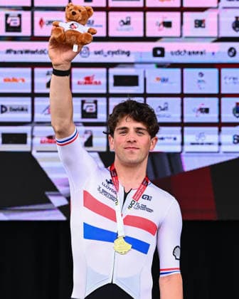 UCI Para Cycling Road World Cup: Round 3 Picture by Olly Hassell SWpix.com - 08 05 2026 - Cycling - UCI Para Cycling Road World Cup: Round 3 - Pescara, Abruzzo, Italy - Men C4 Individual Time Trial (ITT) Podium - Archie Atkinson (Great Britain) receives the Gold Medal Copyright: x xSWpix.comx(t axPhotographyxHubxLtd)xOllyxHassell SWpix.comx SWP-3030-13927