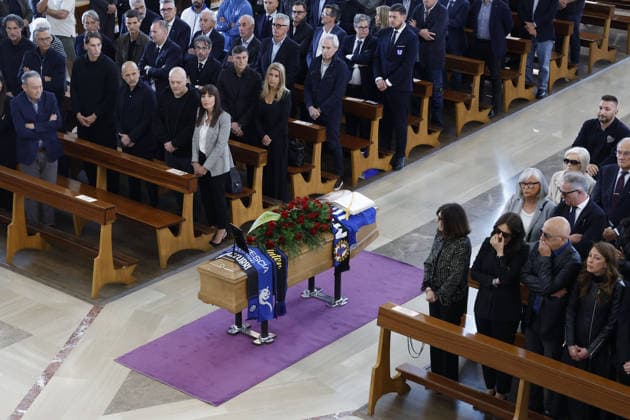 Foto IPP - Richard Morgano Gruppo Editoriale LiveMedia Brescia 08 05 2026 Funerali di Evaristo Beccalossi - ex calciatore - Nella foto: la bara con appoggiate sopra una maglia dell inter e del Brescia le due squadre di Beccalossi Italy Photo Press - World Copyright Brescia italy Italy ITALY  Copyright: xR4924_italyphotopressx