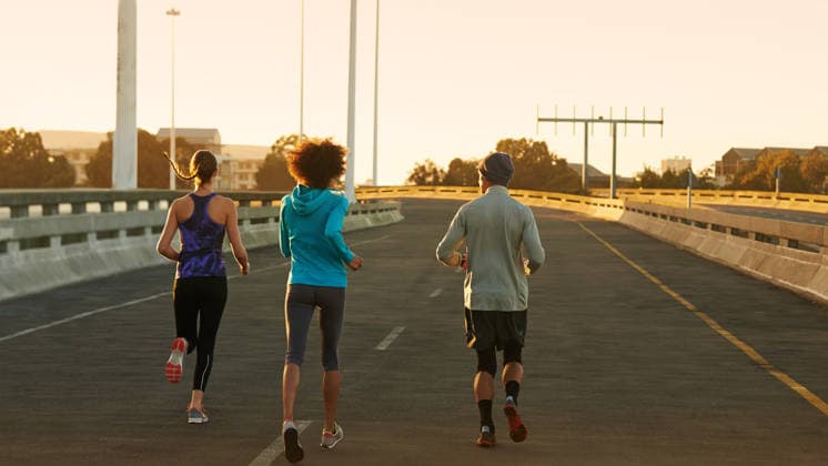 Not a care to bother us. Rearview shot of three young joggers running down an empty street at dawn (License=RF) 20242357 ,model released, Symbolfoto  Copyright: xZoonar.com KasperxRavlox 20242357 ,model released, Symbolfoto ,property released