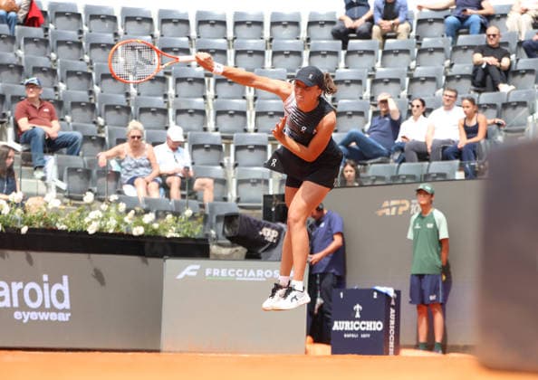 May 8, 2026, Rome, Lazio, Italy: IGA SWIATEK of Poland during the match against C. McNally of USA in the second round of tennis tournament WTA, Tennis Damen 1000 Internazionali BNL Dâ€⠢Italia, Rome, Italy. Swiatek won 6:1, 6:7 (5-7), 6:3 Tennis, Internazionali BNL Dâ€⠢Italia 2026 - Iga Swiatek 6:1, 6:7 (5-7), 6:3 - ZUMAc278 20260508_zsp_c278_009 Copyright: xMarcinxCholewinskix