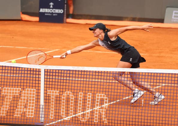 May 8, 2026, Rome, Lazio, Italy: IGA SWIATEK of Poland during the match against C. McNally of USA in the second round of tennis tournament WTA, Tennis Damen 1000 Internazionali BNL DÃ¢â‚¬â ¢Italia, Rome, Italy. Swiatek won 6:1, 6:7 (5-7), 6:3 Tennis, Internazionali BNL DÃ¢â‚¬â ¢Italia 2026 - Iga Swiatek 6:1, 6:7 (5-7), 6:3  - ZUMAc278 20260508_zsp_c278_016 Copyright: xMarcinxCholewinskix