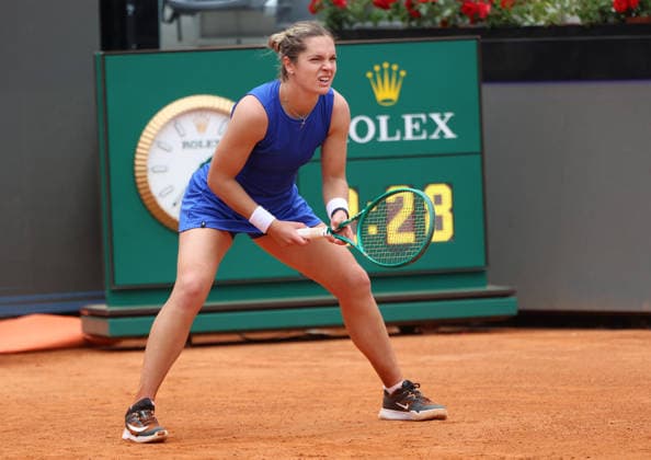 May 8, 2026, Rome, Lazio, Italy: CATY MCNALLY of USA during the match against I. Swiatek of Poland in the second round of tennis tournament WTA, Tennis Damen 1000 Internazionali BNL DÃ¢â‚¬â ¢Italia, Rome, Italy. McNally lost 1:6, 7:6 (7-5), 3:6. Tennis, Internazionali BNL DÃ¢â‚¬â ¢Italia 2026 - Caty McNally 1:6, 7:6 (7-5), 3:6 Swiatek  - ZUMAc278 20260508_zsp_c278_036 Copyright: xMarcinxCholewinskix