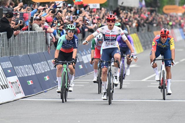 08-05-2026 Giro D italia; Tappa 01 Nessebar - Burgas; 2026, Soudal - Quick Step; 2026, Decathlon - Cma Cgm; 2026, Lidl - Trek; Magnier, Paul; Andresen Lund, Tobias; Milan, Jonathan; Burgas; 