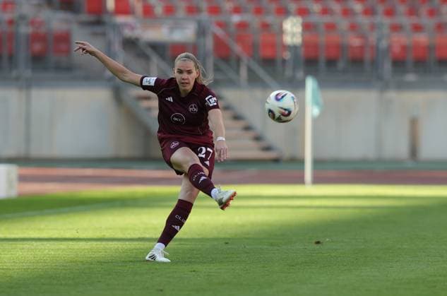 08 05 2026 Soccer Season 2025 2026 1 Women Soccer Bundesliga 25 Matchday 1 FC Nuremberg FCN Club SGS Essen Sportfoto Zink DaMa xdaxmax Beatrix Fördös Foerdoes 27, 1 FC Nuremberg FCN with free kick cross