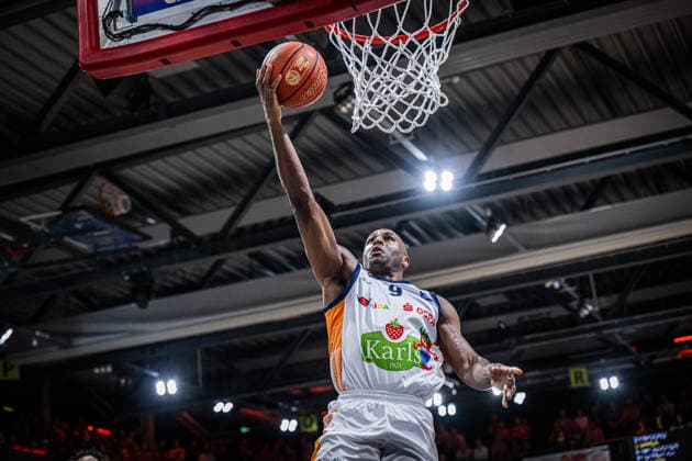 1 Basketball Bundesliga, easyCredit BBL, Season 2025 2026, Men, Main Round, 33 Matchday, 08 05 2026, RASTA Vechta Rostock Seawolves DeAndre Lansdowne 9 Rostock Seawolves at the basket Vechta RASTA Dome Lower Saxony Germany