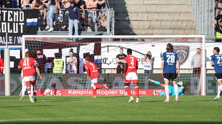 08 05 2026, xrekx, Soccer 2 Bundesliga, 1 FC Kaiserslautern Arminia Bielefeld v l Penalty for 1 0 by Marlon Ritter 1 FC Kaiserslautern Jonas Kersken Arminia Bielefeld DFL DFB REGULATIONS PROHIBIT ANY USE OF PHOTOGRAPHS as IMAGE SEQUENCES and or QUASI VIDEO Kaiserslautern