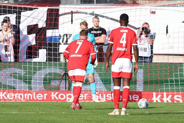 08 05 2026, xrekx, Soccer 2 Bundesliga, 1 FC Kaiserslautern Arminia Bielefeld v l Penalty for 1 0 by Marlon Ritter 1 FC Kaiserslautern Jonas Kersken Arminia Bielefeld DFL DFB REGULATIONS PROHIBIT ANY USE OF PHOTOGRAPHS as IMAGE SEQUENCES and or QUASI VIDEO Kaiserslautern