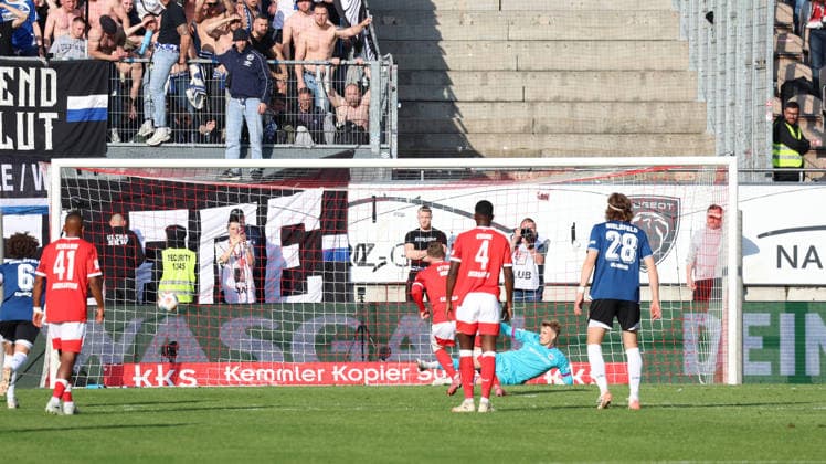 08 05 2026, xrekx, Soccer 2 Bundesliga, 1 FC Kaiserslautern Arminia Bielefeld v l Penalty for 1 0 by Marlon Ritter 1 FC Kaiserslautern Jonas Kersken Arminia Bielefeld DFL DFB REGULATIONS PROHIBIT ANY USE OF PHOTOGRAPHS as IMAGE SEQUENCES and or QUASI VIDEO Kaiserslautern