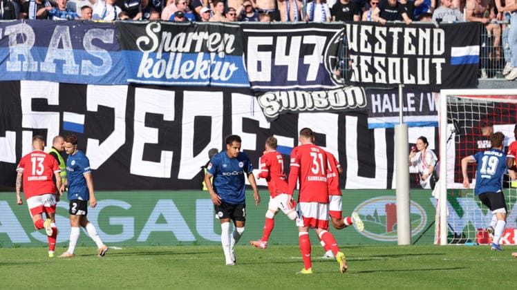 08 05 2026, xrekx, Fußball 2 Bundesliga, 1 FC Kaiserslautern Arminia Bielefeld v l Torjubel nach dem Tor zum celebrating the goal celebrate 1 0 durch Marlon Ritter 1 FC Kaiserslautern DFL DFB REGULATIONS PROHIBIT ANY USE OF PHOTOGRAPHS as IMAGE SEQUENCES and or QUASI VIDEO Kaiserslautern