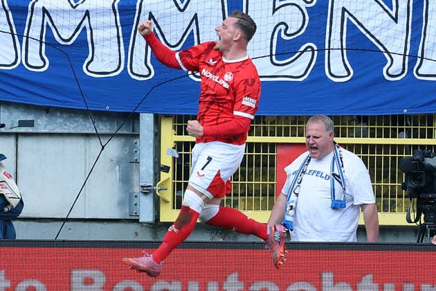 08 05 2026, xrekx, Fußball 2 Bundesliga, 1 FC Kaiserslautern Arminia Bielefeld v l Torjubel nach dem Tor zum celebrating the goal celebrate 1 0 durch Marlon Ritter 1 FC Kaiserslautern DFL DFB REGULATIONS PROHIBIT ANY USE OF PHOTOGRAPHS as IMAGE SEQUENCES and or QUASI VIDEO Kaiserslautern
