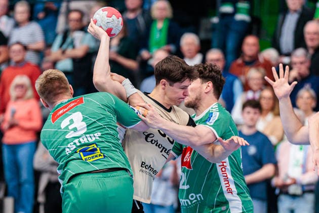 v l Daniel Astrup Pedersen GWD Minden, 03 , Eloy Morante Maldonado Bergischer HC, 33 , Philipp Vorlicek GWD Minden, 22 GER, GWD Minden vs Bergischer HC, Handball, 1 Bundesliga, Matchday 31, Season 2025 2026, 08 05 2026 GER, GWD Minden vs Bergischer HC, Handball, 1 Bundesliga, Matchday 31, Season 2025 2026, 08 05 2026 Minden Copyright: xEibner-Pressefoto JanxRollingerx EP_JSK