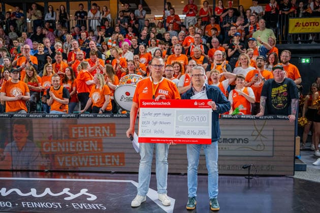 1 Basketball Bundesliga, easyCredit BBL, Season 2025 2026, Men, Main round, 33 Matchday, 08 05 2026, RASTA Vechta Rostock Seawolves Cheque presentation Athletes against hunger Vechta RASTA Dome Lower Saxony Germany