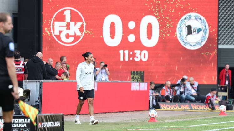 08 05 2026, xrekx, Fußball 2 Bundesliga, 1 FC Kaiserslautern Arminia Bielefeld v l Daniel Jara Co Trainer Arminia Bielefeld DFL DFB REGULATIONS PROHIBIT ANY USE OF PHOTOGRAPHS as IMAGE SEQUENCES and or QUASI VIDEO Kaiserslautern