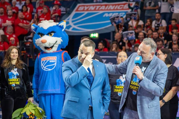 Martin Geissler MBC, manager fishes tears at farewell, thanksgiving, before the game Syntainics MBC vs BMA365 Bamberg Baskets, Basketball, 1 Bundesliga, Men, 33 Matchday, Season 2025 26, 08 05 2026 Weißenfels Stadthalle Sachsen Anhalt Germany