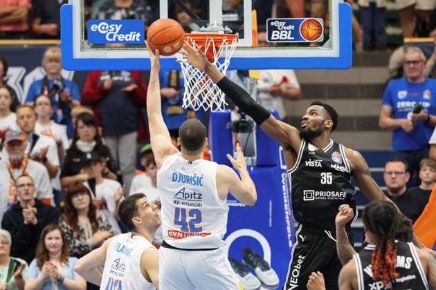 Nemanja Djurisic MBC, 42 , Ejiofor Onu Bamberg, 35 , Syntainics MBC vs BMA365 Bamberg Baskets, Basketball, 1 Bundesliga, Men, 33 Matchday, Season 2025 26, 08 05 2026 Weißenfels Stadthalle Sachsen Anhalt Germany