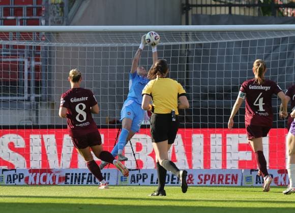 08 05 2026 Soccer Season 2025 2026 1 Women Soccer Bundesliga 25 Matchday 1 FC Nuremberg FCN Club SGS Essen Sportfoto Zink DaMa xdaxmax Lourdes Carmen Romero Grzondziel 25, 1 FC Nuremberg FCN holds ball