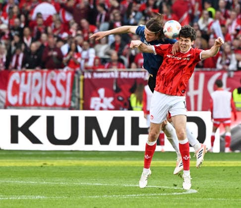 Soccer 2 Bundesliga Season 2025 26 1 FC Kaiserslautern 08 05 2026 Fritz Walter Stadion 1 FC Kaiserslautern fck Arminia Bielefeld bi Roberts ULDRIKIS Arminia Bielefeld , li Jacob RASMUSSEN 1 FC Kaiserslautern 1 FC Kaiserslautern