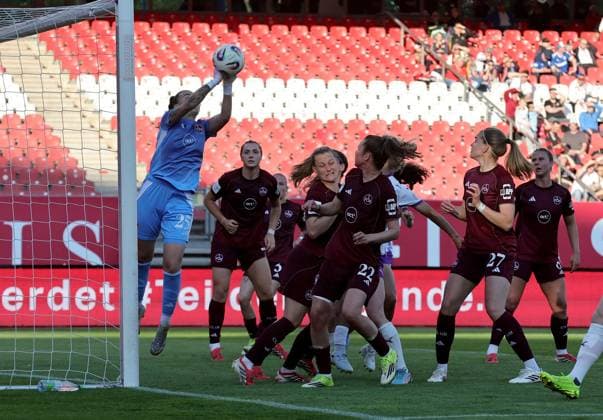 08 05 2026 Soccer Season 2025 2026 1 Women Soccer Bundesliga 25 Matchday 1 FC Nuremberg FCN Club SGS Essen Sportfoto Zink DaMa xdaxmax Lourdes Carmen Romero Grzondziel 25, 1 FC Nuremberg FCN fists ball away