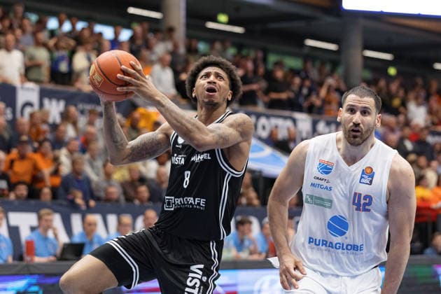 Demarcus Demonia Bamberg, 8 , Nemanja Djurisic MBC, 42 , Syntainics MBC vs BMA365 Bamberg Baskets, Basketball, 1 Bundesliga, Men, 33 Matchday, Season 2025 26, 08 05 2026 Weißenfels Stadthalle Sachsen Anhalt Germany