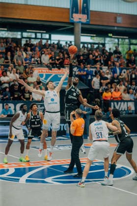 BB TS Men Syntainics MBC BMA365 Bamberg Baskets Jure Planinic Syntainics MBC and Ejiofor Onu BMA365 Bamberg Baskets during the 2025 2026 season in the EasyCredit Bundesliga between Syntainics MBC and BMA365 Bamberg Baskets at Stadthalle Weissenfels on May 8, 2026 in Weissenfels, Sachsen Anhalt, Germany