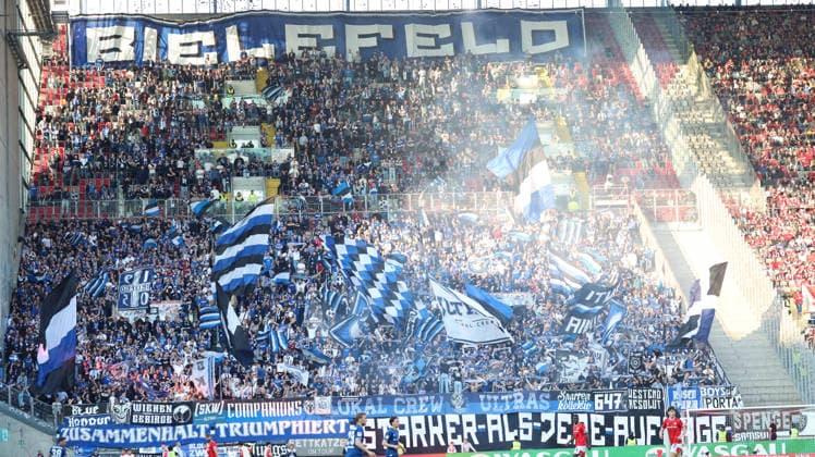 08 05 2026, xrekx, Soccer 2 Bundesliga, 1 FC Kaiserslautern Arminia Bielefeld v l Bielefeld Fans ,Atmosphere, Scarves, Ultras, Spectators, Visitors, Choreo, Choreography, atmosphere, scarves, spectators, visitors DFL DFB REGULATIONS PROHIBIT ANY USE OF PHOTOGRAPHS as IMAGE SEQUENCES and or QUASI VIDEO Kaiserslautern