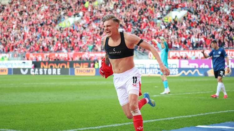 08 05 2026, xrekx, Soccer 2 Bundesliga, 1 FC Kaiserslautern Arminia Bielefeld v l Offside goal Goal celebration Norman Bassette 1 FC Kaiserslautern DFL DFB REGULATIONS PROHIBIT ANY USE OF PHOTOGRAPHS as IMAGE SEQUENCES and or QUASI VIDEO Kaiserslautern