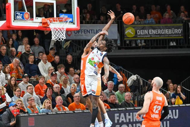 Tevin Brown RASTA Vechta, 10 blocks against Kassim Nicholson Rostock Seawoles, 08 RASTA Vechta vs Rostock Seawolves, easyCredit Basketball Bundesliga, 33 Matchday, Season 2025 2026, 08 05 2026, RASTA Vechta vs Rostock Seawolves, easyCredit Basketball Bundesliga, 33 Matchday, Season 2025 2026, 08 05 2026 Vechta Copyright: xEibner-Pressefoto RobertxGertzenx EP_RGN